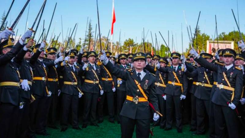 Kara Harp Okulu’ndaki “kılıçlı yemin” töreni sonrası yaşanan tartışmalar devam