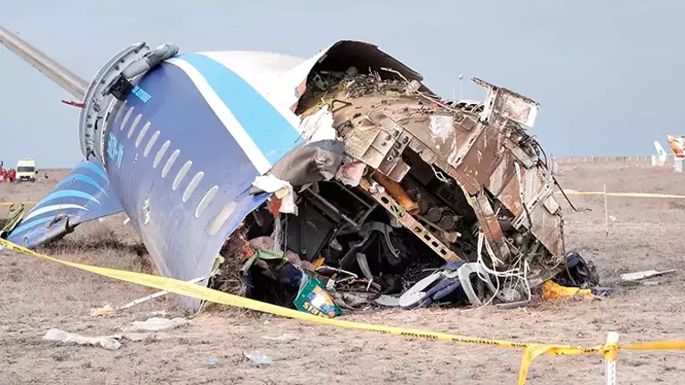 Kazakistan’ın Aktau kenti yakınlarında Azerbaycan Havayolları'na (AZAL) ait bir yolcu