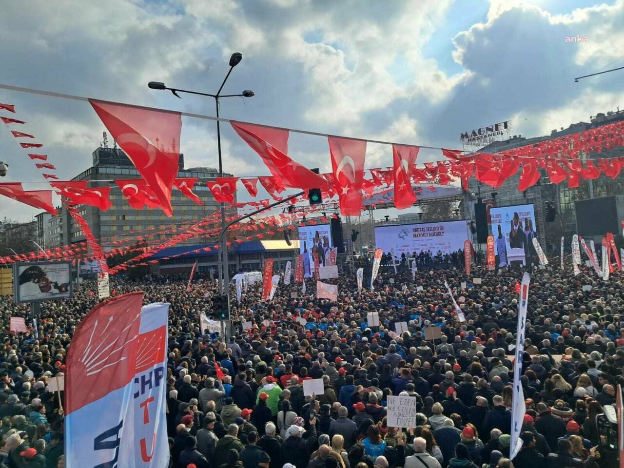 Ankara’da sendika ve sivil toplum kuruluşları tarafından düzenlenen asgari ücret