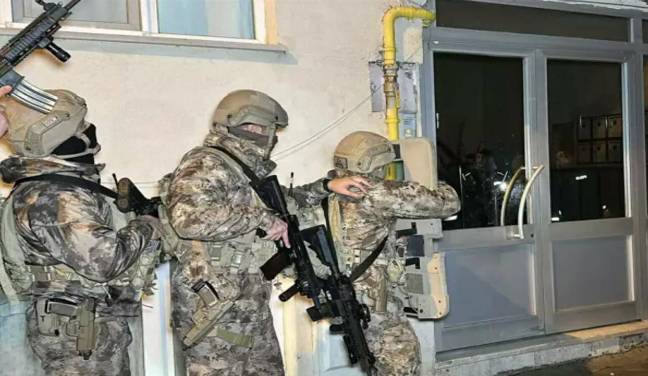 Edirne’de, aralarında özel harekat timlerinin de bulunduğu 200 polisin katılımıyla