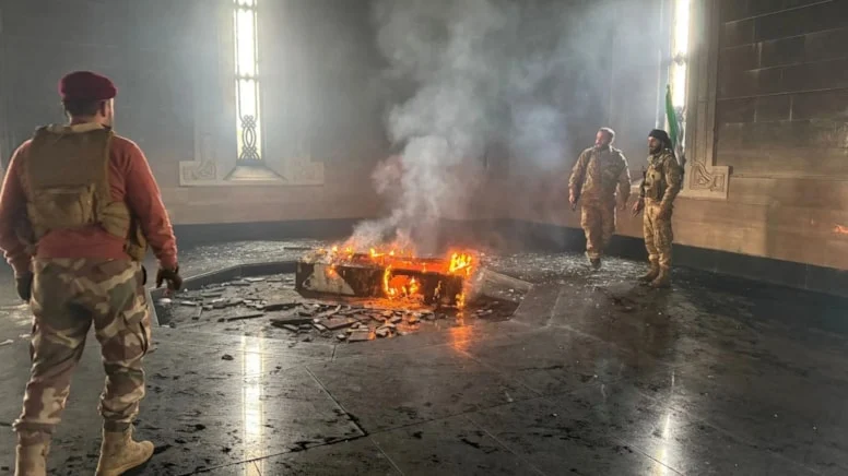 Suriye’deki 61 yıllık Baas rejiminin çöküşünün ardından, Hafız Esad’ın mezarı