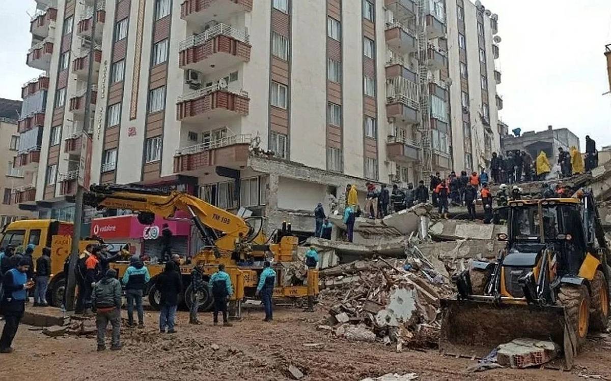 Kahramanmaraş merkezli 6 Şubat 2023'teki depremler, büyük bir yıkıma ve