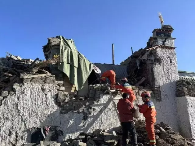 Çin'in Tibet Özerk Bölgesi'nde yer alan Shigatse kentinde 7.1 büyüklüğünde