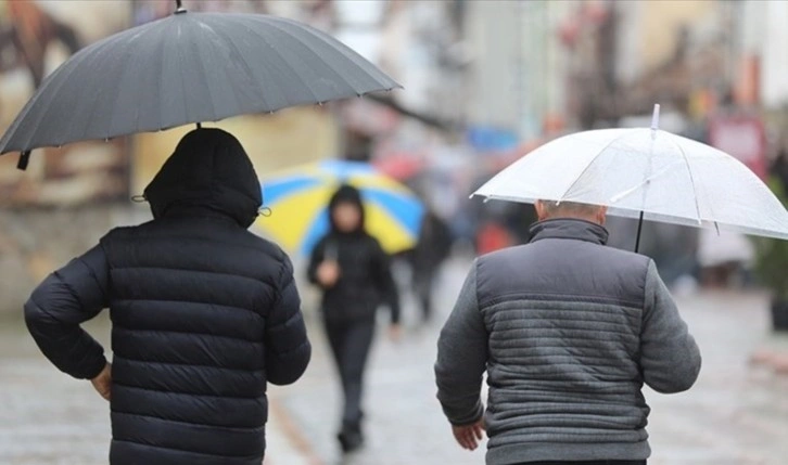 Meteoroloji günlerdir uyarıyordu, beklenen an geldi. İstanbul’a özlenen kar yağışı