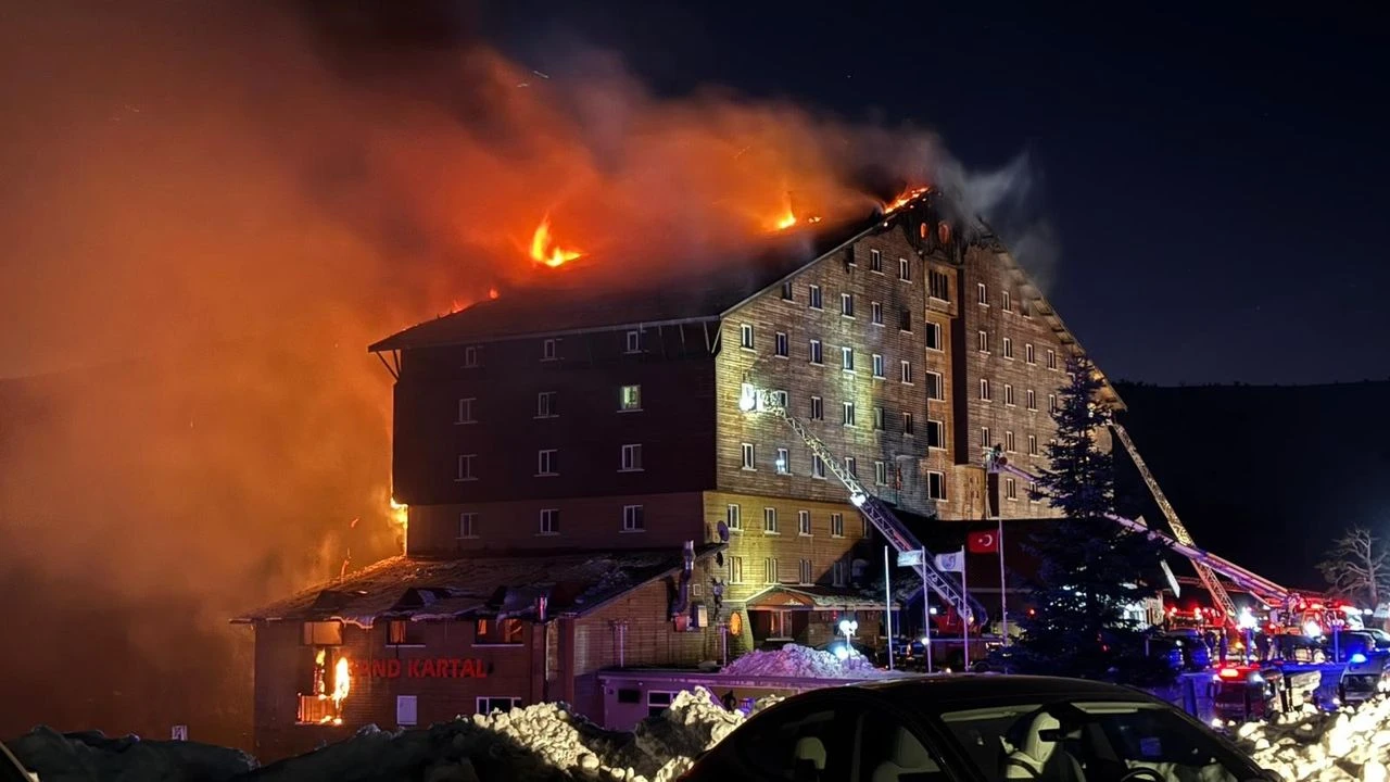 Bolu'nun Kartalkaya Kayak Merkezi'ndeki Grand Kartal Otel’de çıkan korkunç yangında