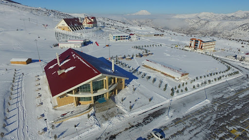 Sivas’ın Yıldız Dağı Kış Sporları ve Turizm Merkezi’nde bulunan bir