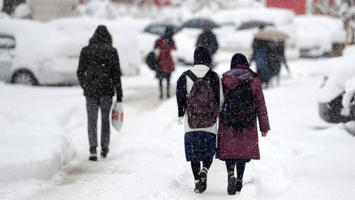 Ülke genelinde etkili olan yoğun kar yağışı ve buzlanma nedeniyle