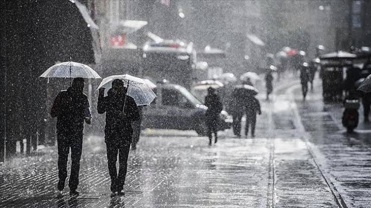 Meteoroloji Genel Müdürlüğü, İstanbul ve çevresinde beklenen sağanak yağışın saatini