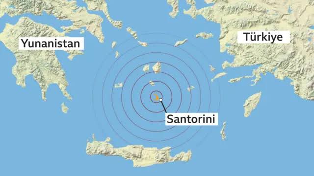 Yunanistan’ın Santorini Adası, son günlerdeki art arda meydana gelen depremler