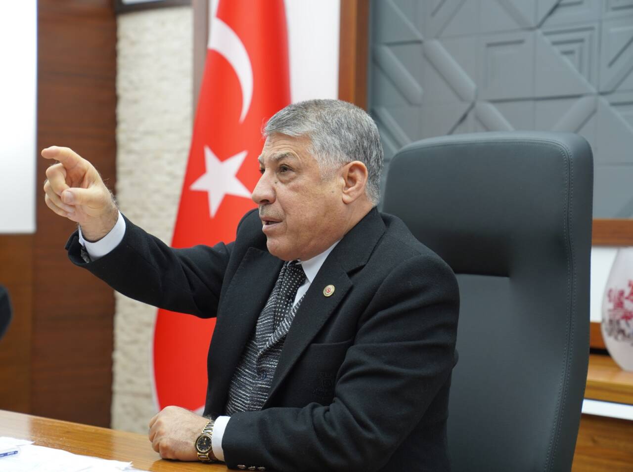 Oğuzeli Belediye Başkanı Bekir Öztekin, öğrencilere yönelik destek sözünü yineleyerek,