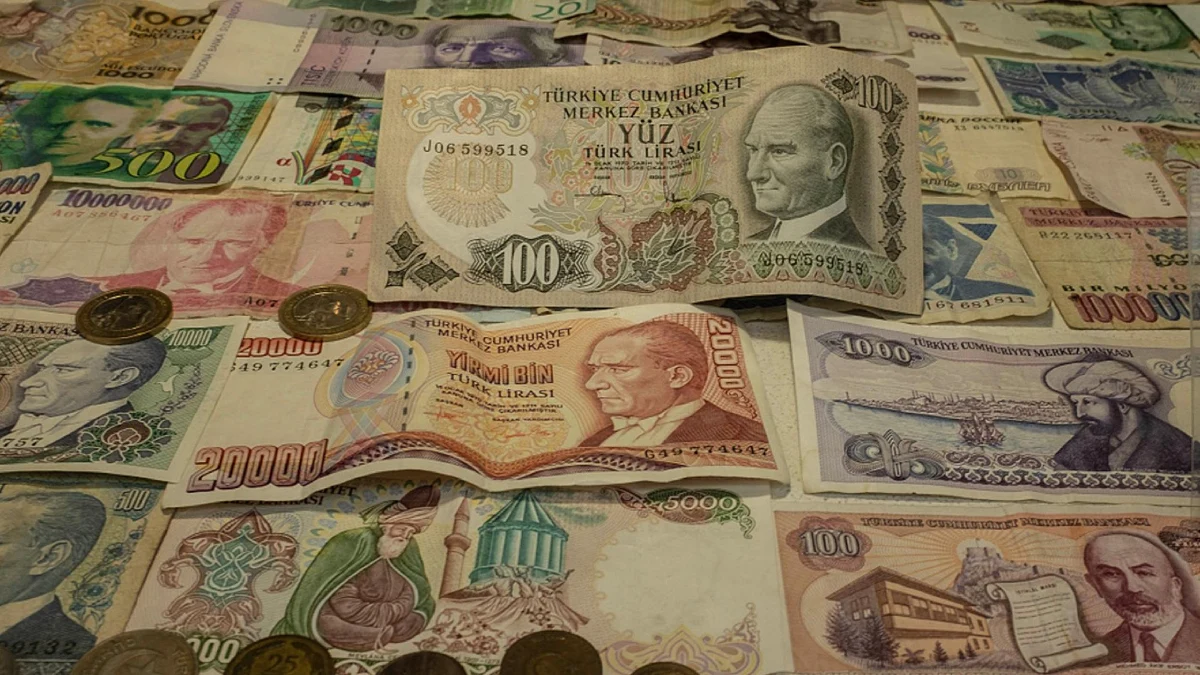 Gaziantep’te bazı koleksiyonerlerin elinde bulunan eski banknotlar, açık artırmalarda adeta