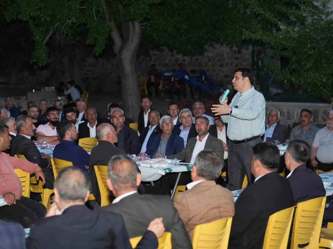 Şehitkamil Belediye Başkanı Umut Yılmaz, mahalle buluşmalarını sürdürüyor. 