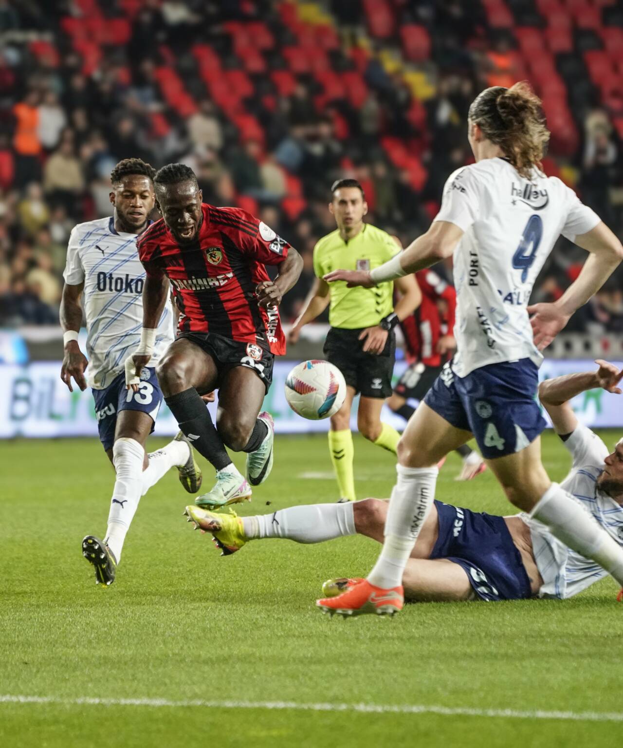 Süper Lig’in 33. haftasında Gaziantep FK, kendi sahasında Fenerbahçe’yi konuk