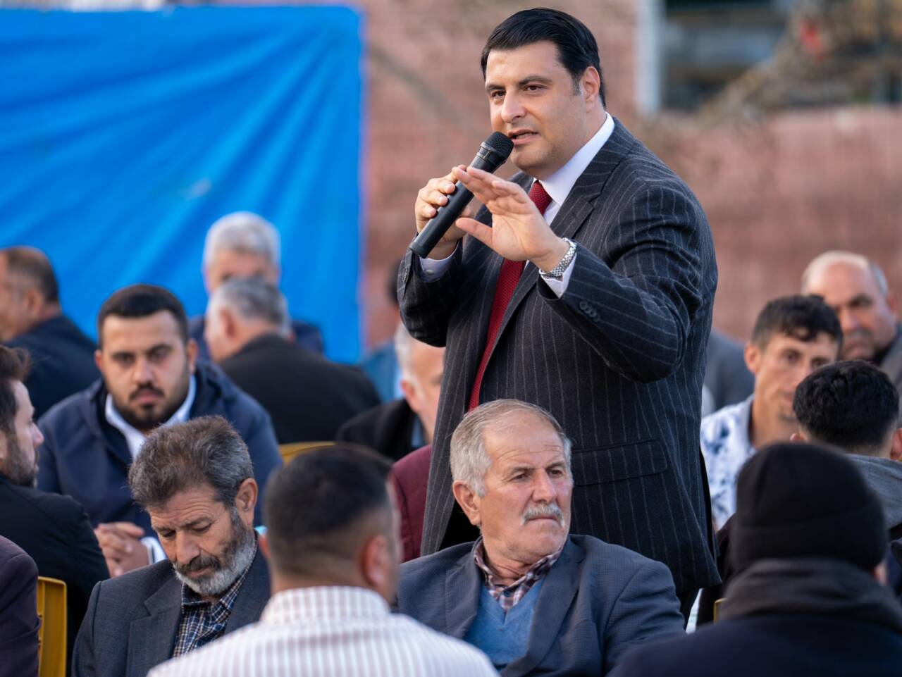 Şehitkamil Belediye Başkanı Umut Yılmaz, kırsal mahallelerden Sarılar’ın yıllardır süregelen