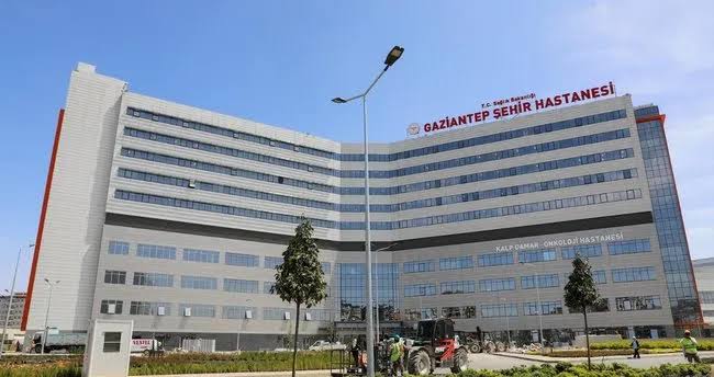 Gaziantep Şehir Hastanesi’nde böbrek ameliyatı geçiren 59 yaşındaki S.T., operasyon