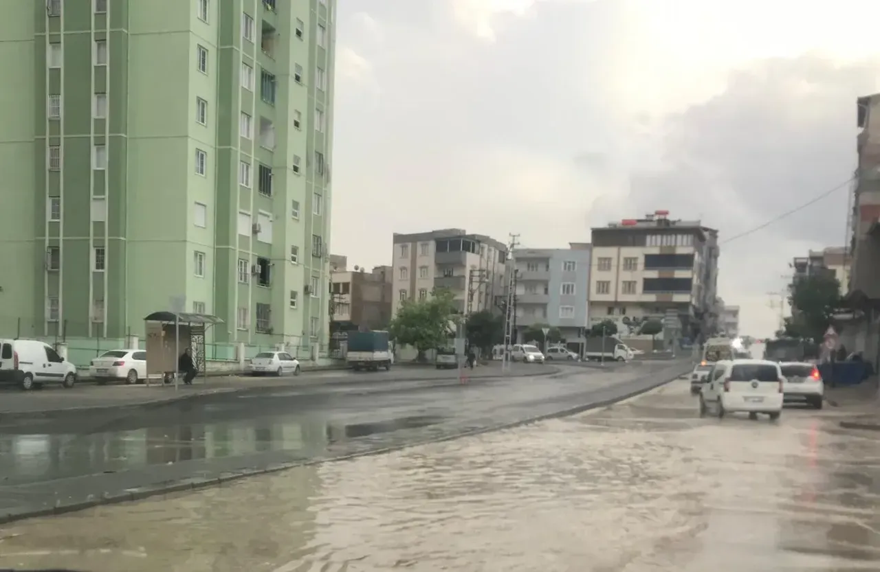 Gaziantep’te dün gece etkili olan sağanak yağışın ardından başlayan dolu,