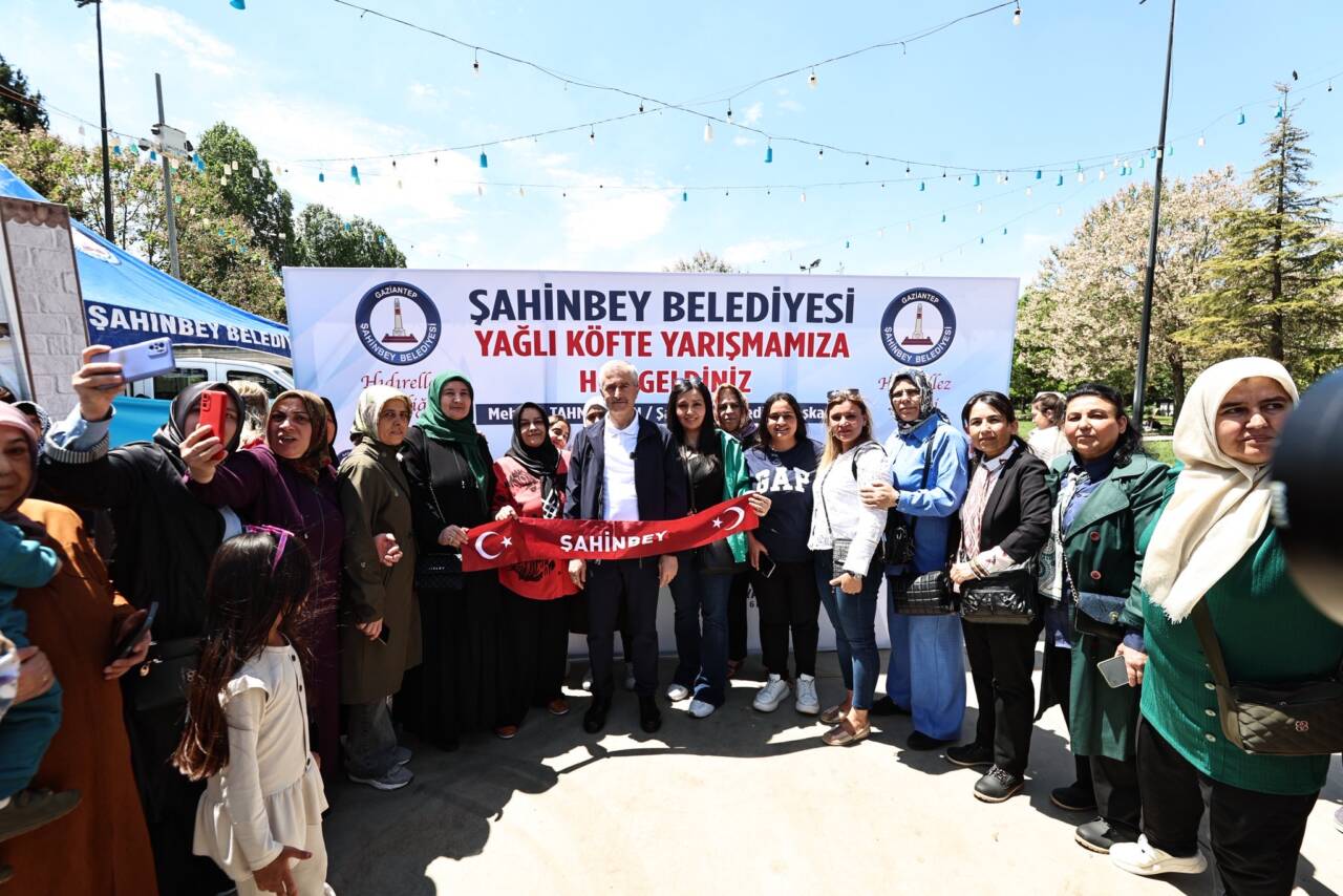 Gaziantep’in Şahinbey ilçesinde Hıdırellez etkinlikleri kapsamında düzenlenen “Yağlı Köfte Yarışması”,
