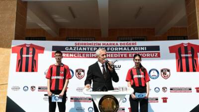 Şahinbey Belediye Başkanı Mehmet Tahmazoğlu, Gaziantep Futbol Kulübü’ne olan desteğini