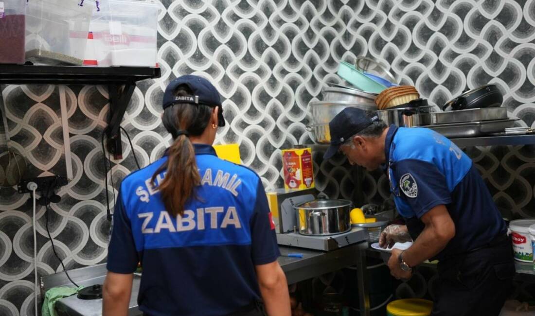 Şehitkamil Belediyesi Zabıta Müdürlüğü ekipleri, ilçede tavuk ürünleri satışı yapan