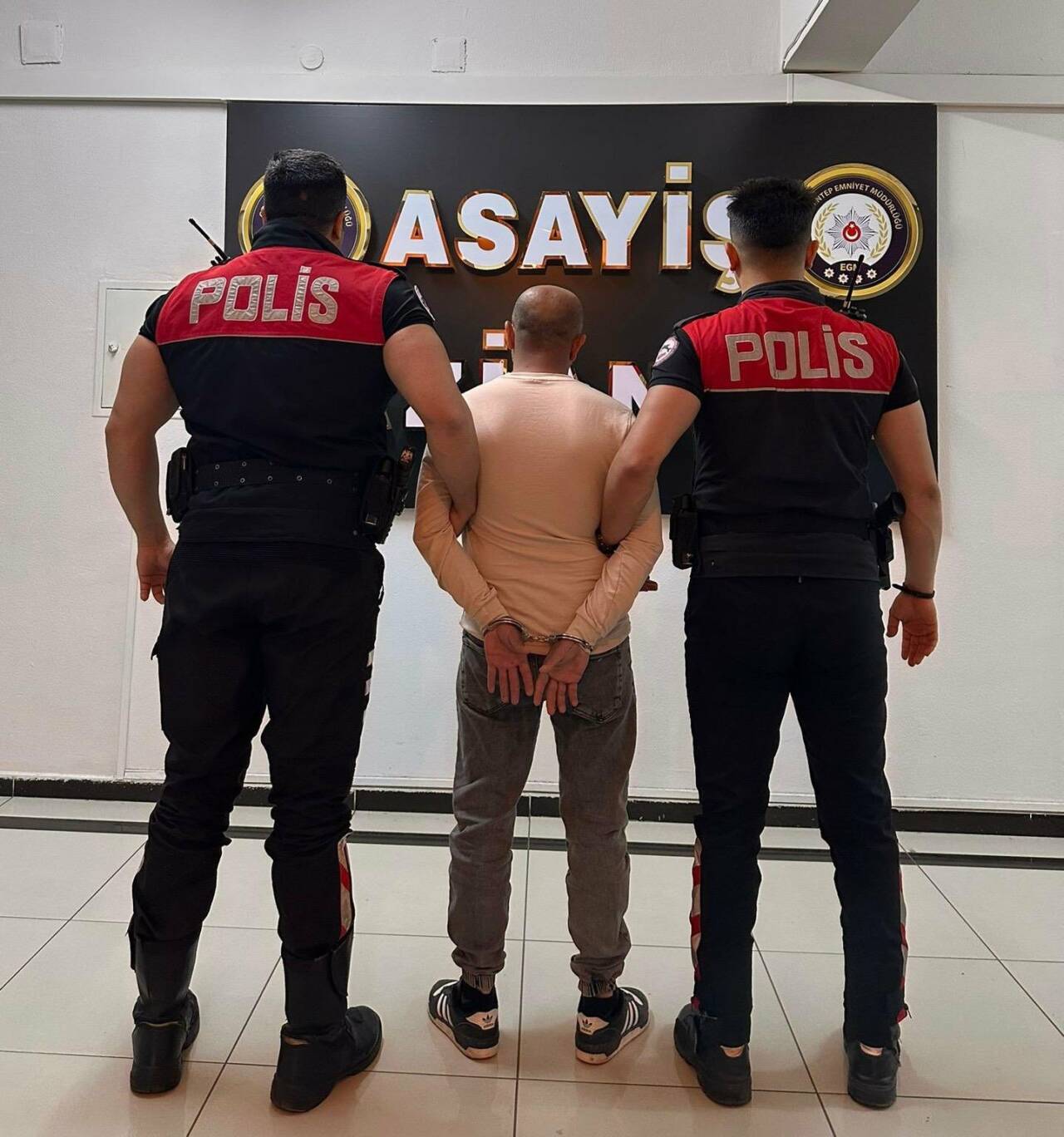 Gaziantep Emniyet Müdürlüğü Asayiş Şube ekipleri, hakkında “hırsızlık” suçundan kesinleşmiş