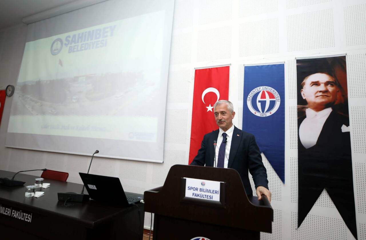 Şahinbey Belediye Başkanı Mehmet Tahmazoğlu, “Gençlik ve Spor” söyleşisinde üniversite