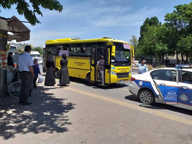 Yaz mevsiminin etkisini hissettirmeye başladığı Gaziantep’te, toplu taşıma araçlarında klima