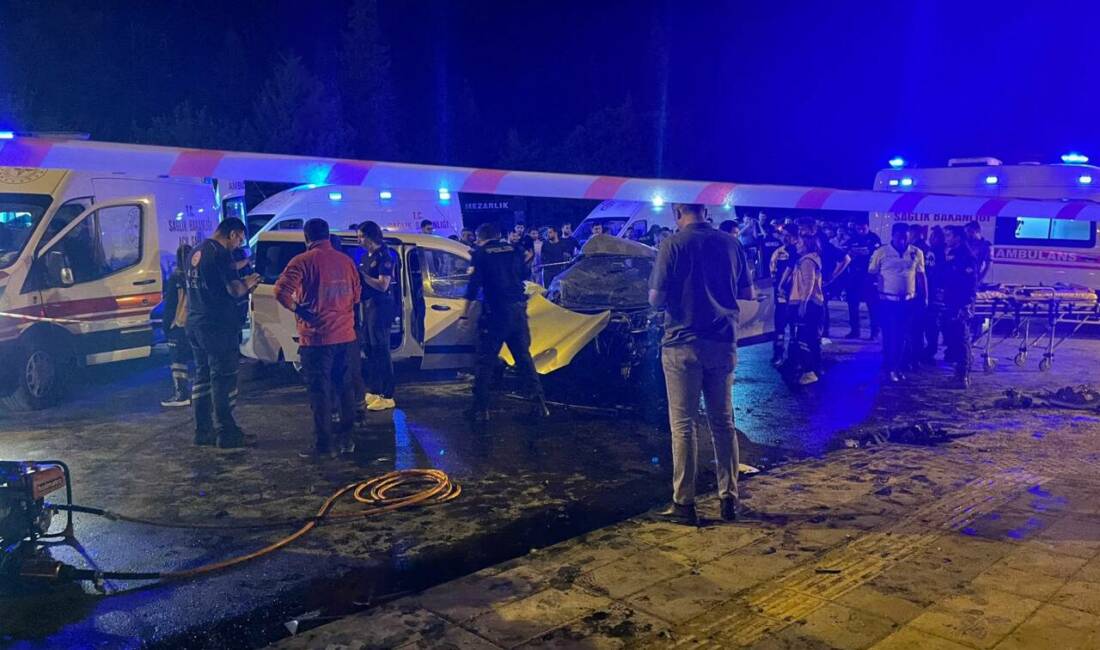Gaziantep’te gece saatlerinde meydana gelen zincirleme trafik kazasında 5 kişi