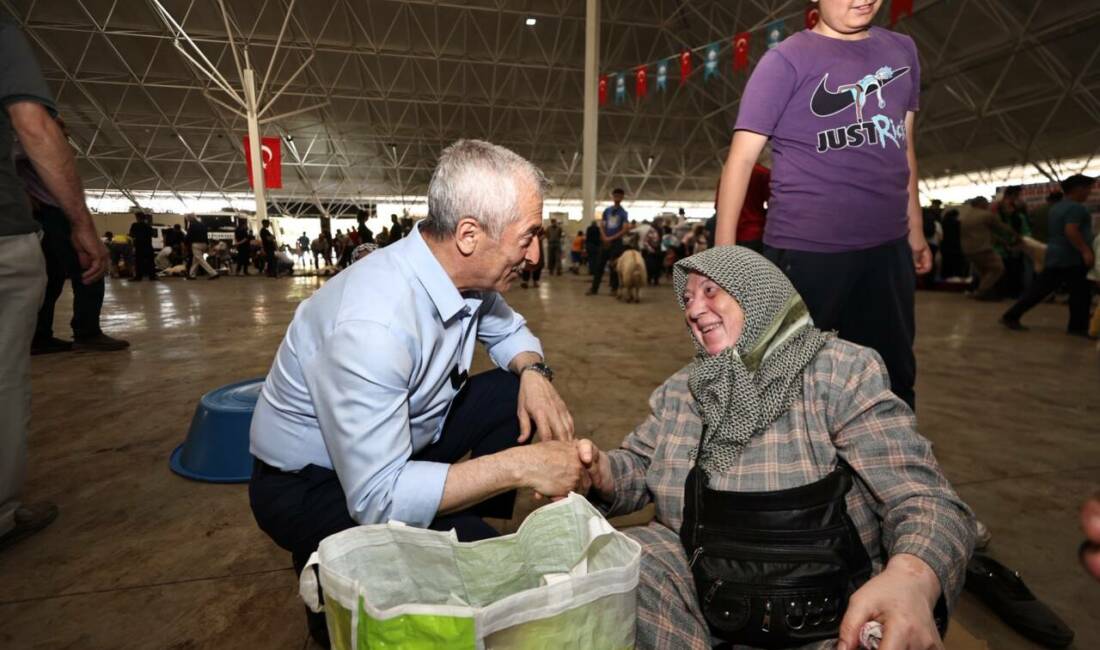 Şahinbey Belediye Başkanı Mehmet Tahmazoğlu, Kurban Bayramı’nın ilk gününde kurban