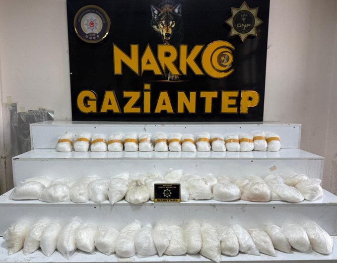 Gaziantep’te uyuşturucu ile mücadele kapsamında düzenlenen operasyonda, yüklü miktarda metamfetamin