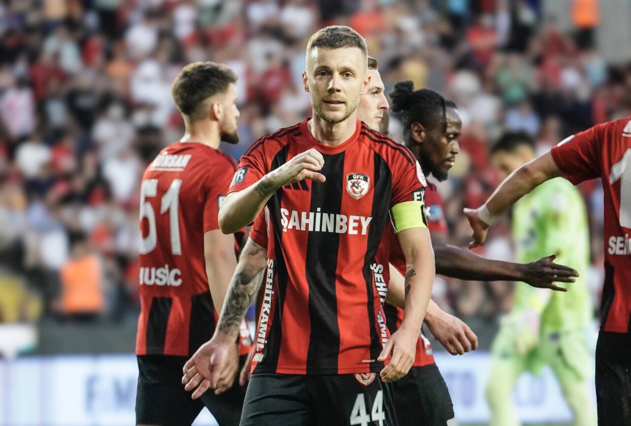 Gaziantep Futbol Kulübü, takımın tecrübeli orta saha oyuncusu Alexandru Maxim