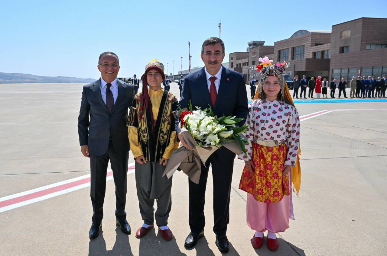 Cumhurbaşkanı Yardımcısı Cevdet Yılmaz, bir dizi program ve toplantıya katılmak