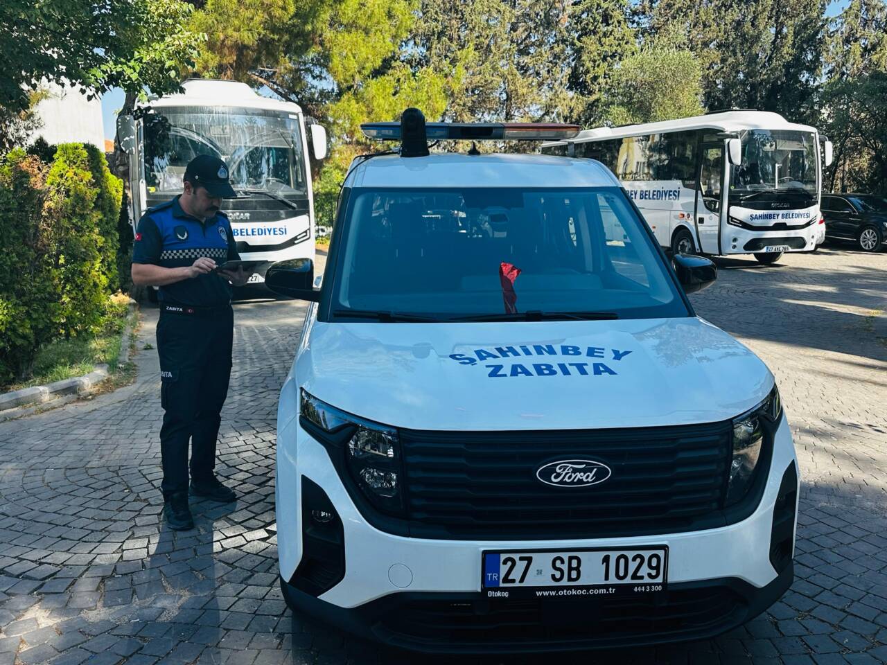 Şahinbey Belediyesi, çevre temizliğini sağlamak ve kamu alanlarını korumak amacıyla