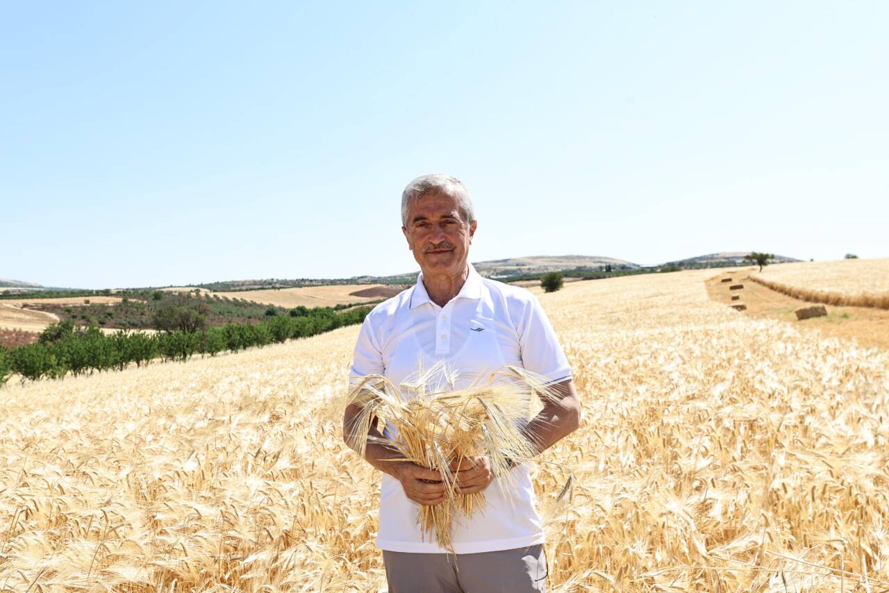 Şahinbey Belediye Başkanı Mehmet Tahmazoğlu, ilçeye bağlı Damlacık Köyü’nde çiftçilerle