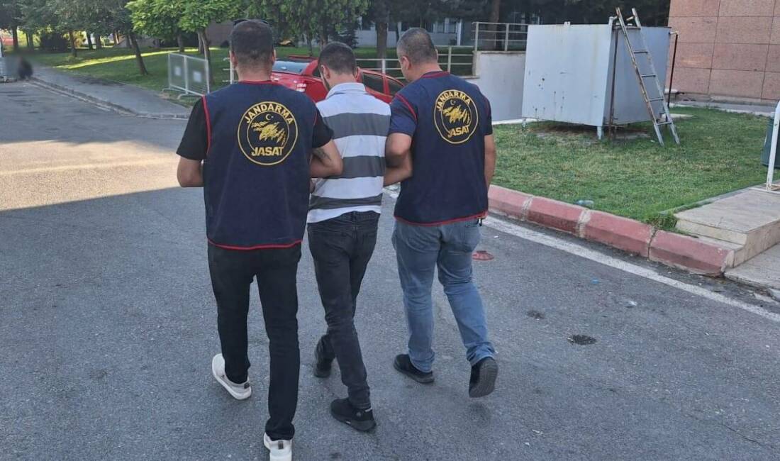 Gaziantep’te “Silahla Gasp” Suçundan Aranan Hükümlü Yakalandı Gaziantep İl Jandarma Komutanlığı ekiplerinin titiz çalışmaları sonucunda, “Silahla Gasp”
