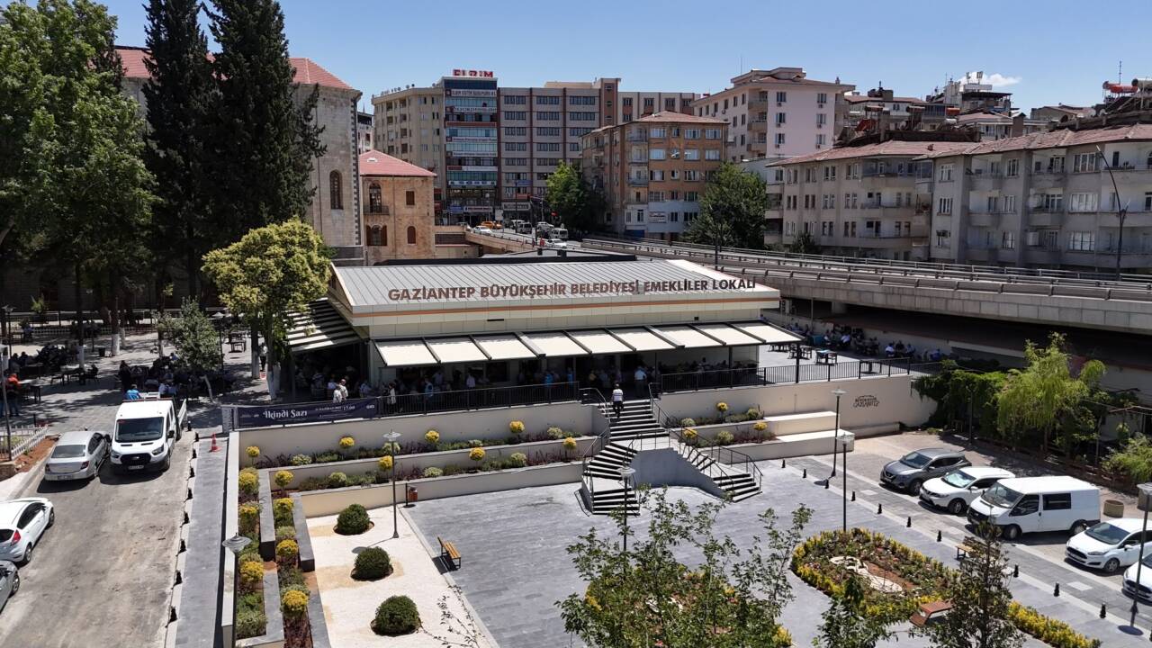 Gaziantep Büyükşehir Belediyesi tarafından hizmete sunulan Emekliler Lokali, açıldığı ilk