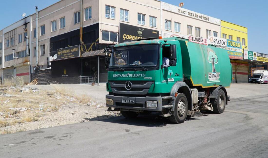 Şehitkamil Belediyesi Temizlik İşleri Müdürlüğü ekipleri, Sanayi Mahallesi’nde kapsamlı bir