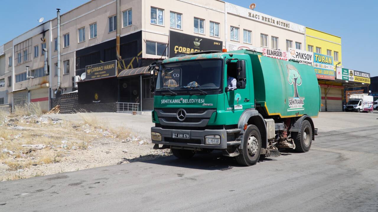 Şehitkamil Belediyesi Temizlik İşleri Müdürlüğü ekipleri, Sanayi Mahallesi’nde kapsamlı bir