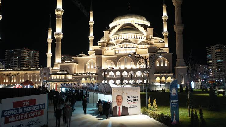 İslam dünyası için büyük öneme sahip Muharrem Ayı oruçları, bugün