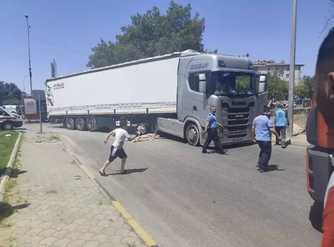 Gaziantep’in Şehitkamil ilçesine bağlı Gazikent Mahallesi’ndeki GATEM Kavşağı’nda meydana gelen