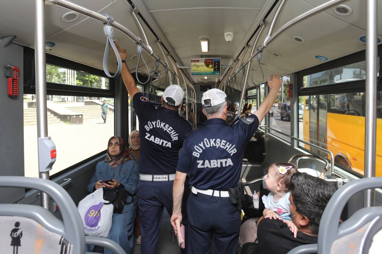 Gaziantep Büyükşehir Belediyesi Zabıta Daire Başkanlığı’na bağlı trafik zabıta ekipleri,
