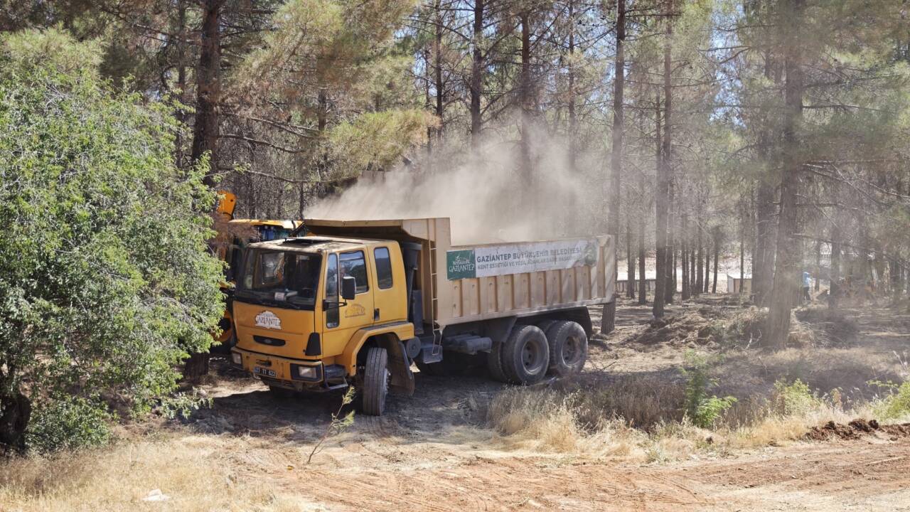 Gaziantep Büyükşehir Belediyesi, yaz aylarında artan sıcaklıkların beraberinde getirdiği orman