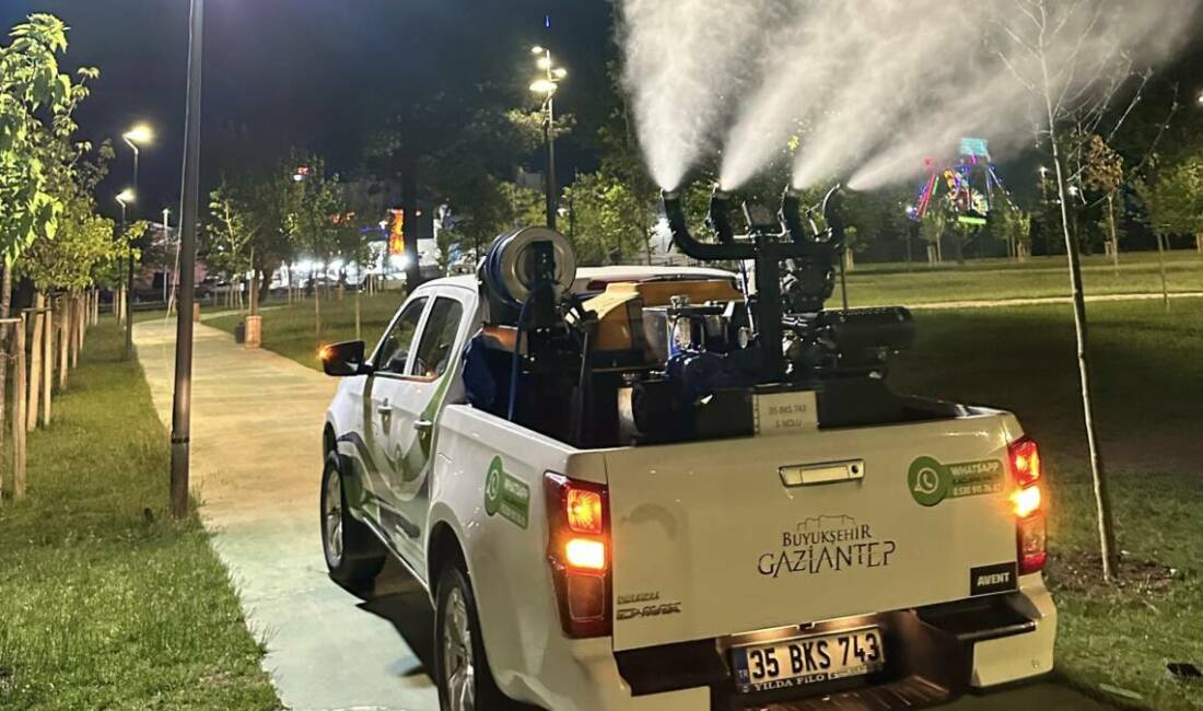 Gaziantep Büyükşehir Belediyesi, yaz aylarında artan sıcaklıklarla birlikte yeşil alanlarda