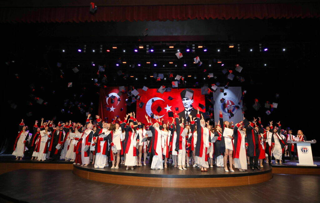 Gaziantep Üniversitesi (GAÜN) Tıp Fakültesi’nde 2024-2025 eğitim-öğretim yılı mezuniyet töreni