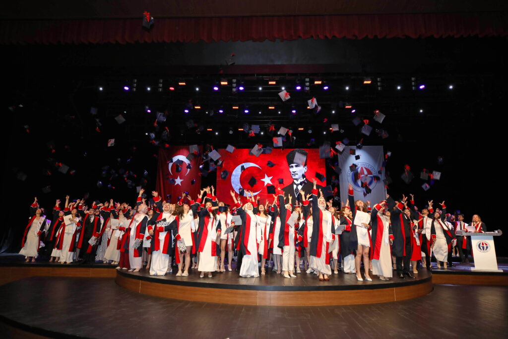 Gaziantep Üniversitesi (GAÜN) Tıp Fakültesi’nde 2024-2025 eğitim-öğretim yılı mezuniyet töreni