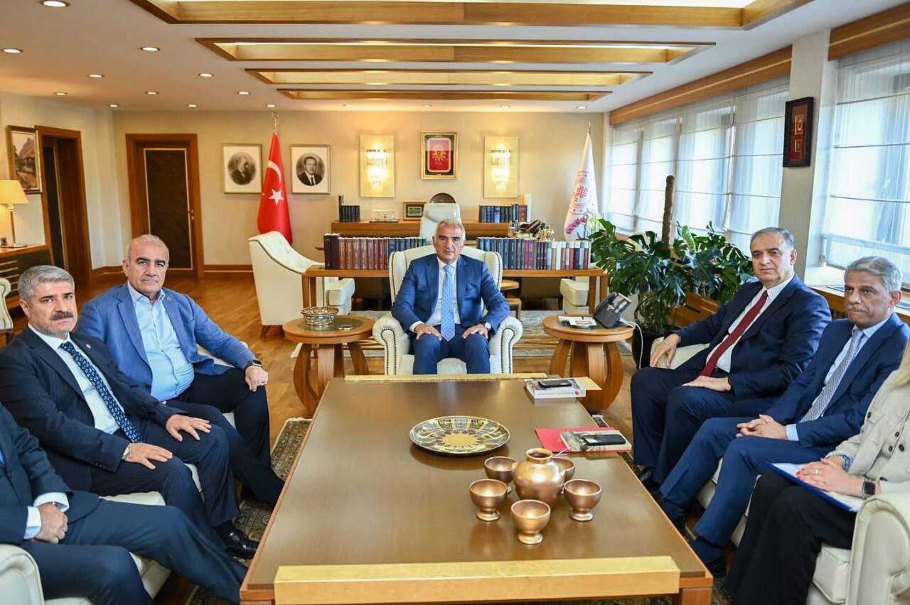 Besni Eğitim Vakfı (BEV) Yönetim Kurulu Başkanı Şaban Çağıran ve