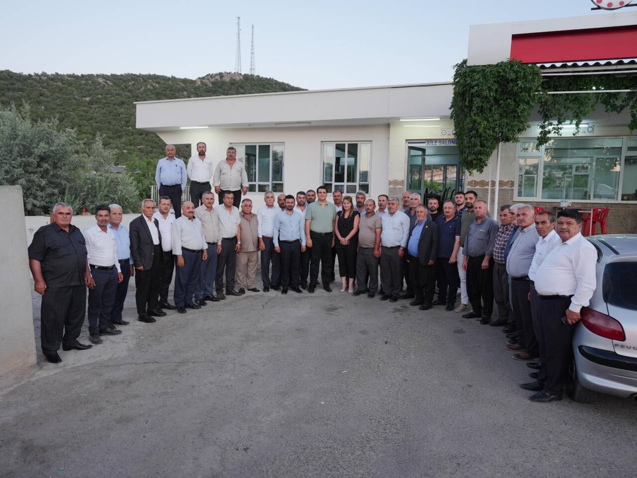 Şehitkamil Belediye Başkanı Umut Yılmaz, Ağaçlıboyno Mahallesi Muhtarı Mehmet Yıldırım