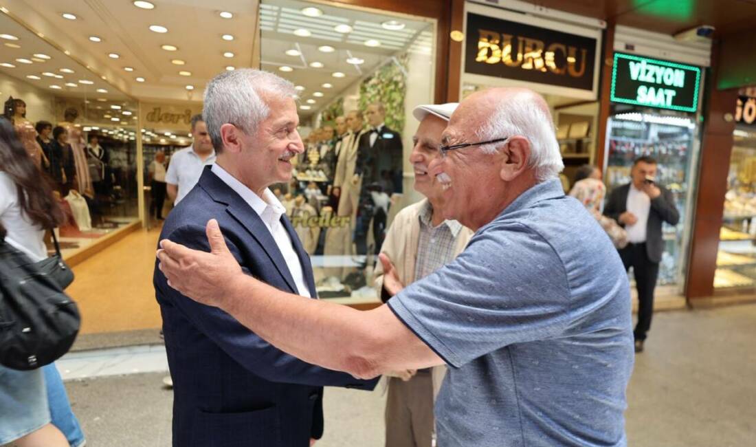 Şahinbey Belediye Başkanı Mehmet Tahmazoğlu, ilçe genelinde esnaf ve vatandaşlarla