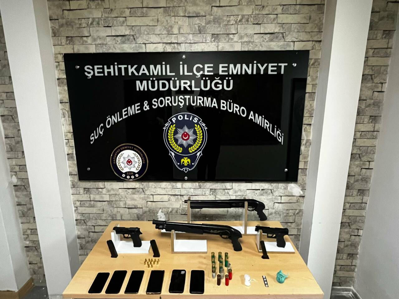 Gaziantep’in Şehitkamil ilçesinde polis ekipleri tarafından gerçekleştirilen operasyonda 7 şüpheli