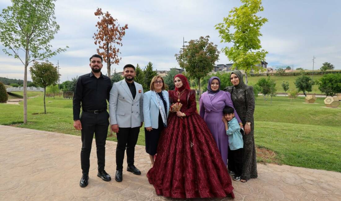 Gaziantep Büyükşehir Belediyesi, “Aile Yılı” kapsamında yeni evlenen çiftlere ücretsiz