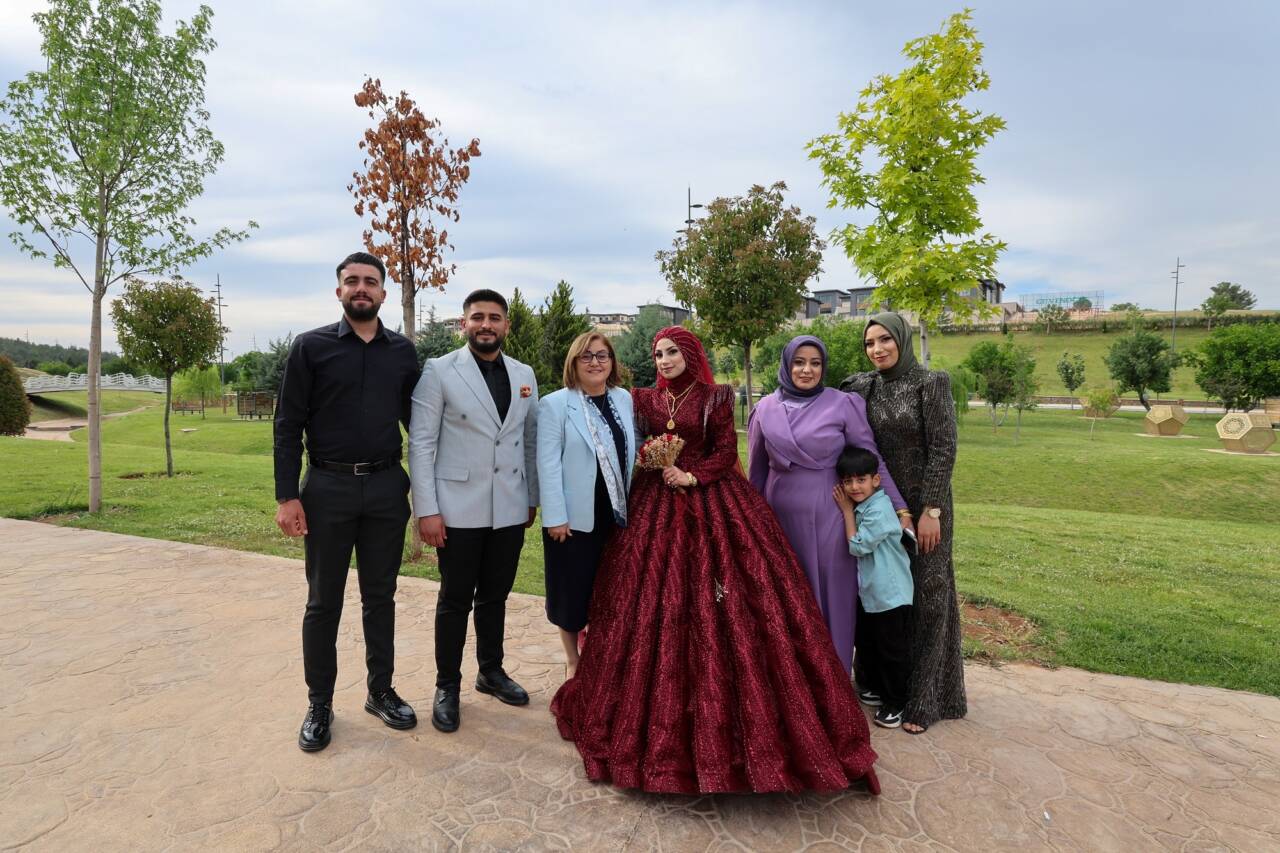 Gaziantep Büyükşehir Belediyesi, “Aile Yılı” kapsamında yeni evlenen çiftlere ücretsiz